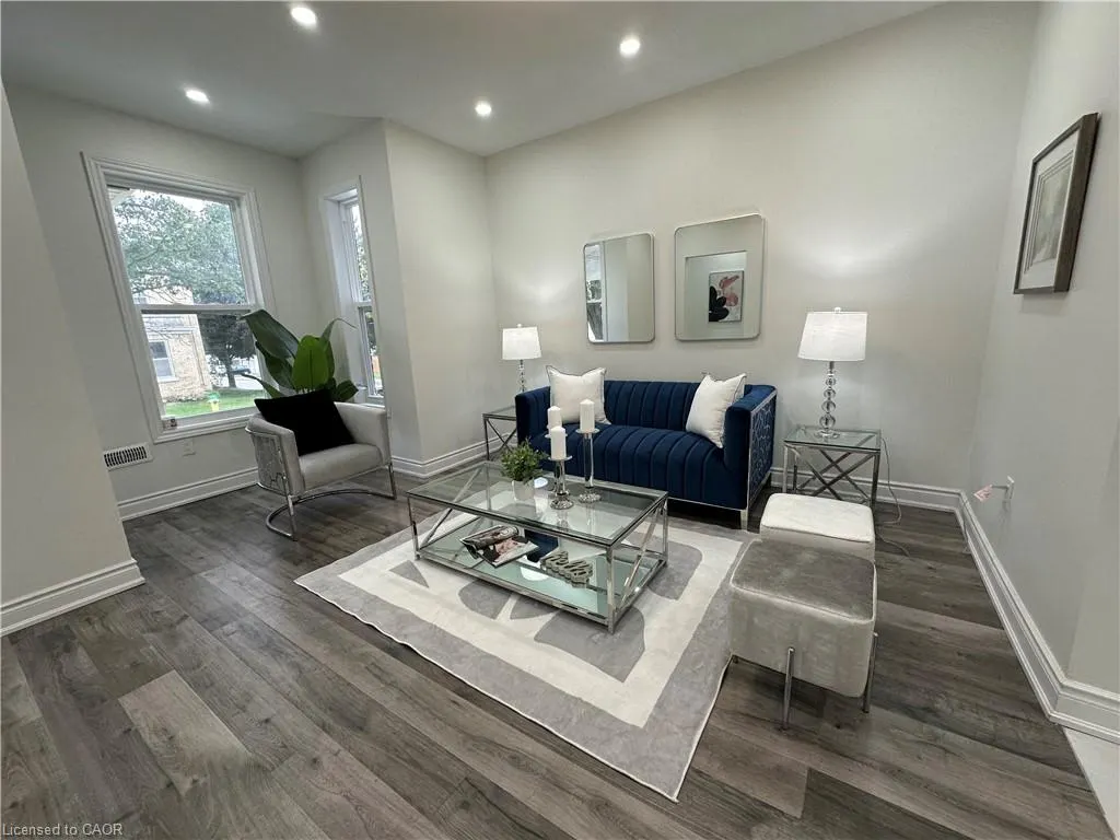 315 Simcoe Street