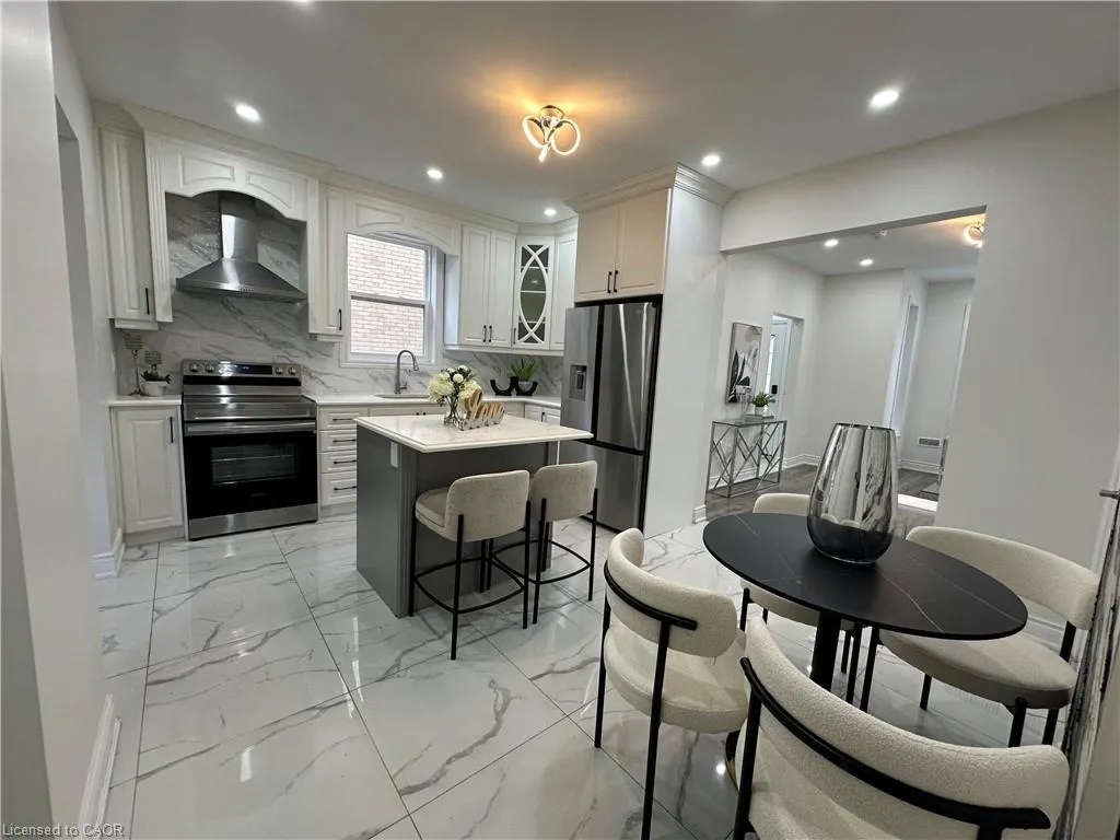 315 Simcoe Street