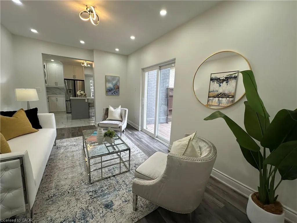 315 Simcoe Street
