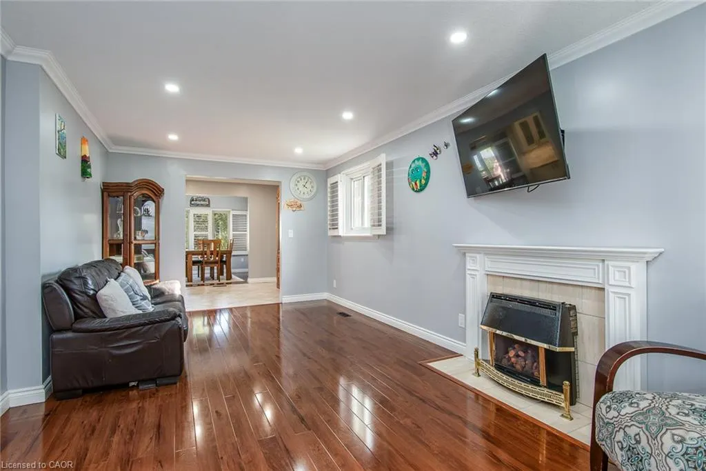 7 Forest Glen Crescent
