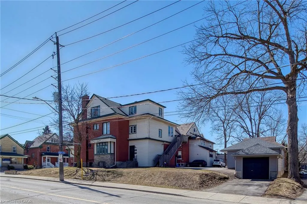 59 Regina Street N