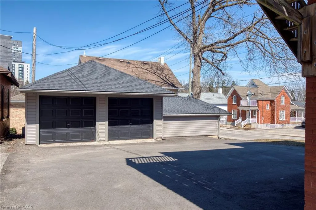 59 Regina Street N