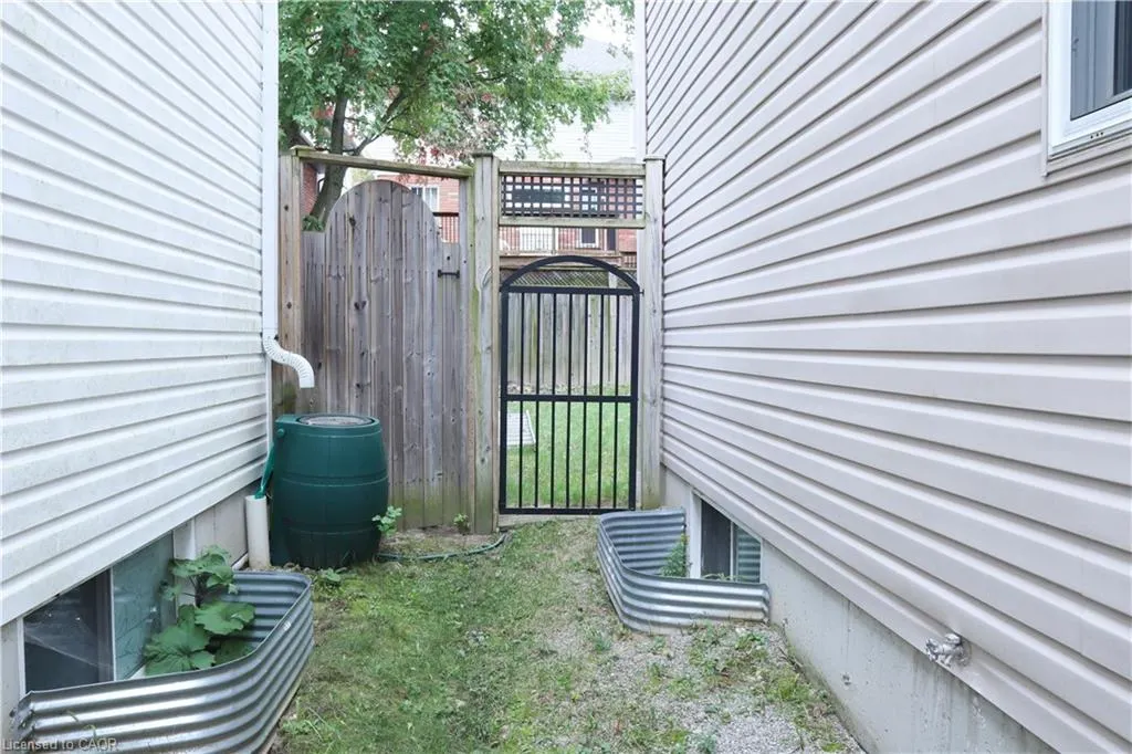 633 Violet Street