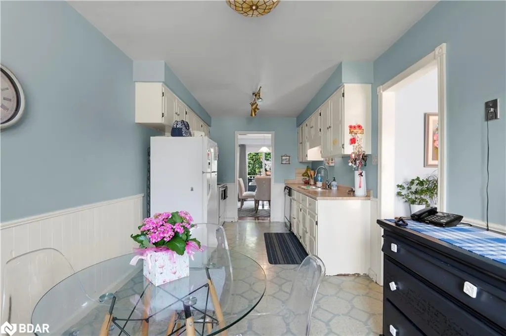 6058 Starfield Crescent