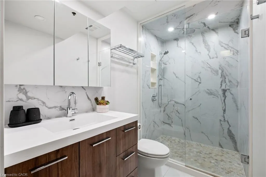 81 Navy Wharf Court, #201