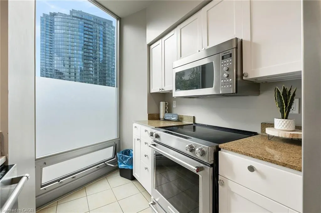81 Navy Wharf Court, #201