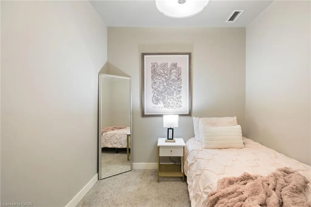 81 Navy Wharf Court, #201