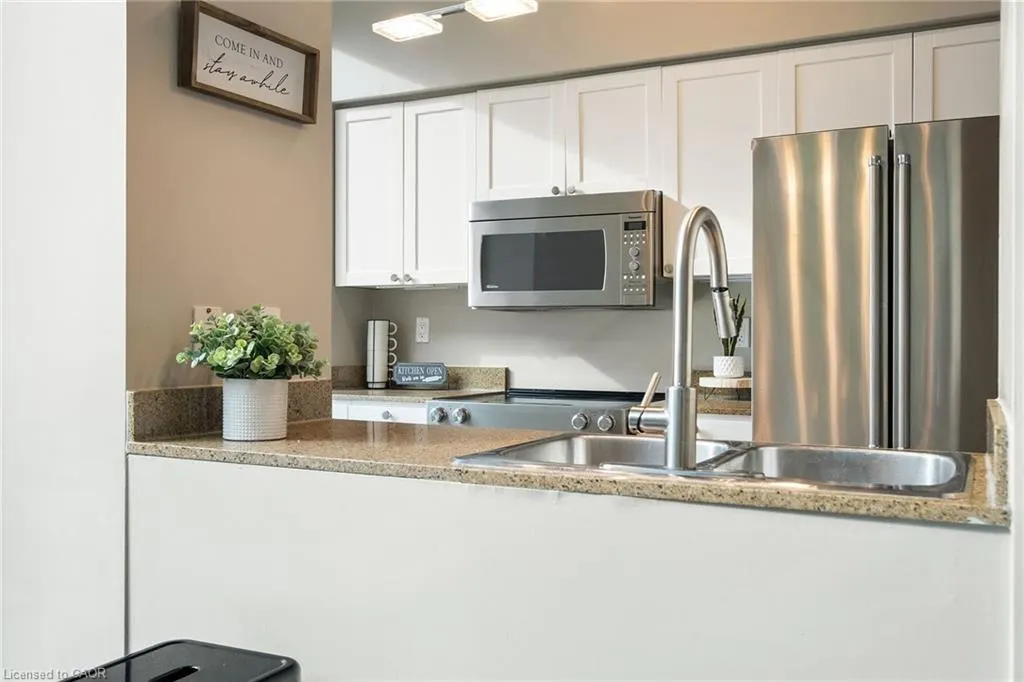 81 Navy Wharf Court, #201