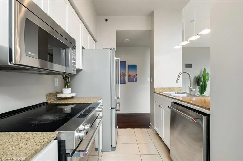 81 Navy Wharf Court, #201
