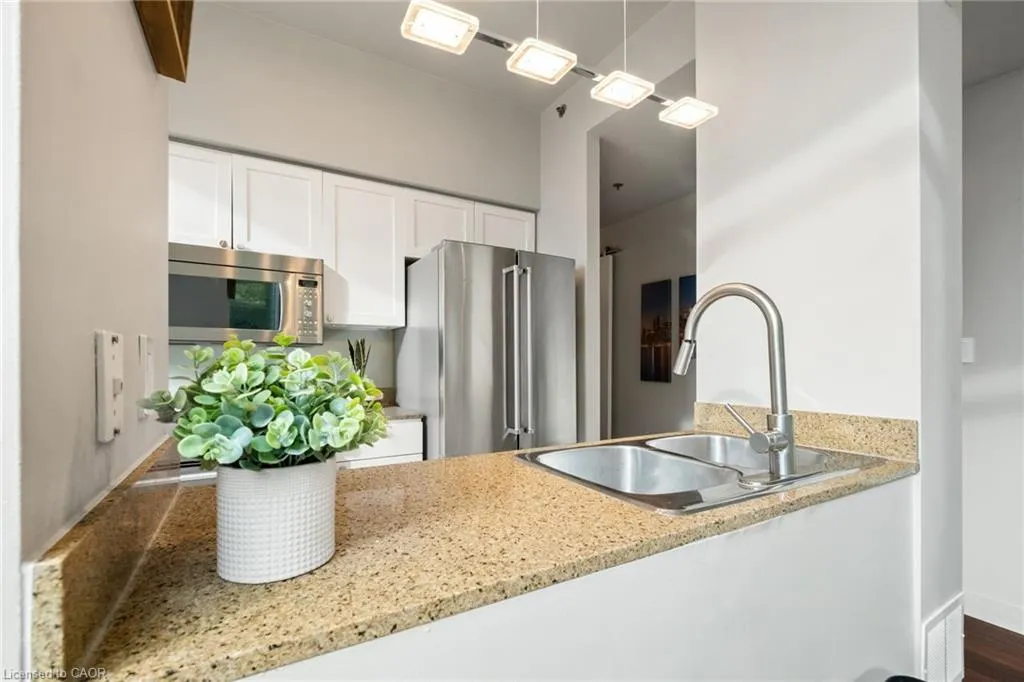 81 Navy Wharf Court, #201