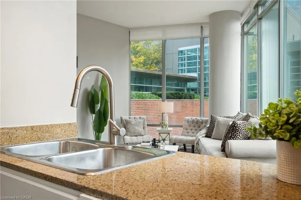 81 Navy Wharf Court, #201