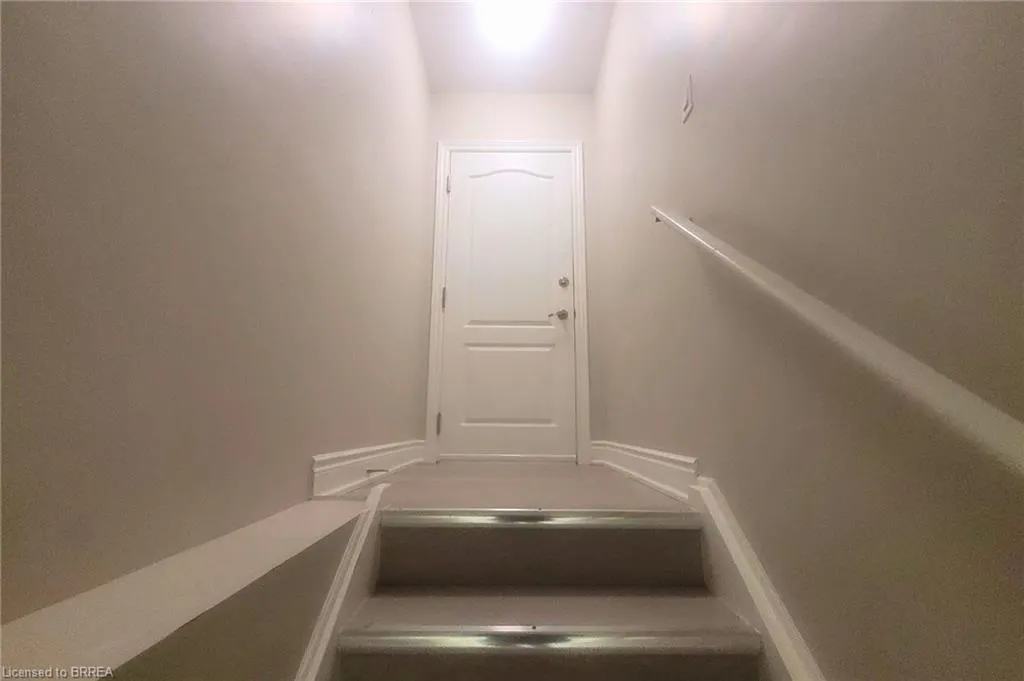 22 Ian Ormston Drive, #LOWER