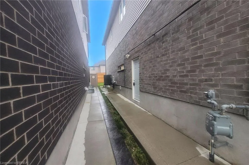 22 Ian Ormston Drive, #LOWER