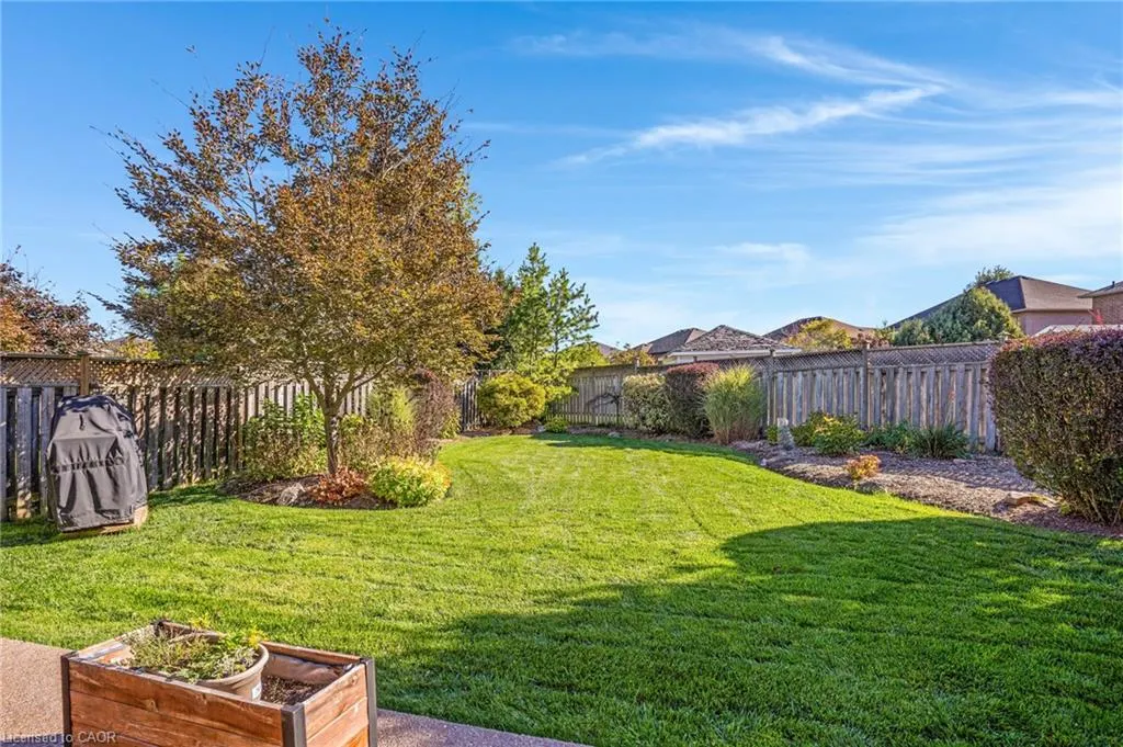 16 Canning Crescent