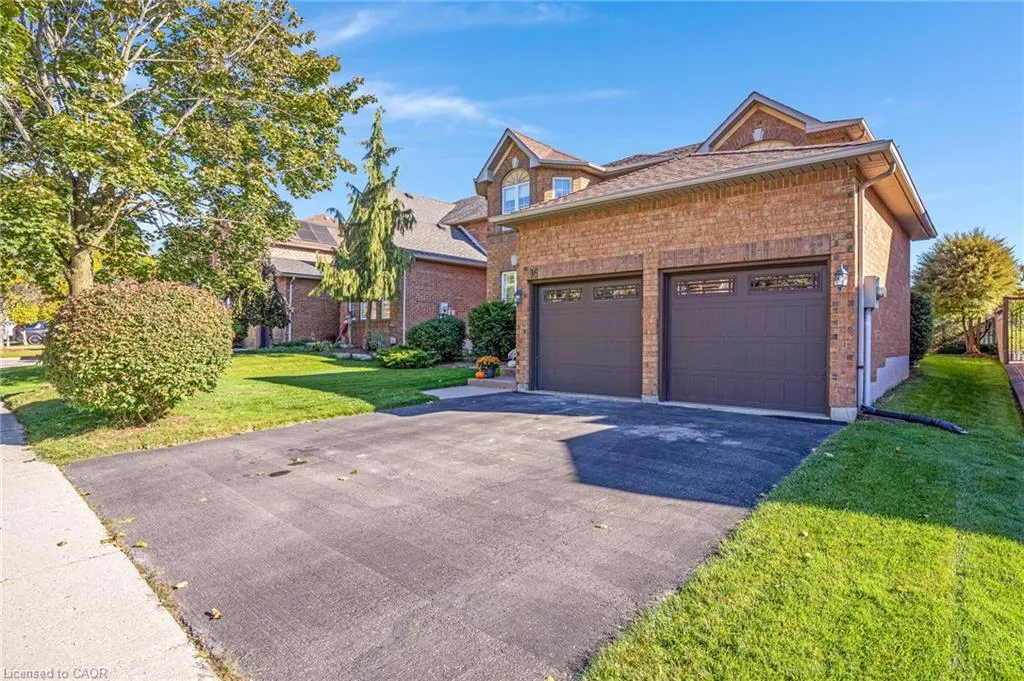 16 Canning Crescent