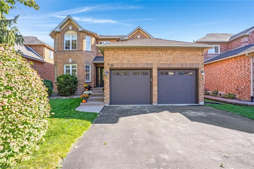 16 Canning Crescent