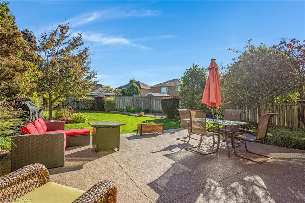 16 Canning Crescent