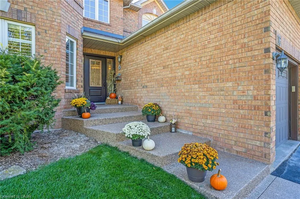 16 Canning Crescent