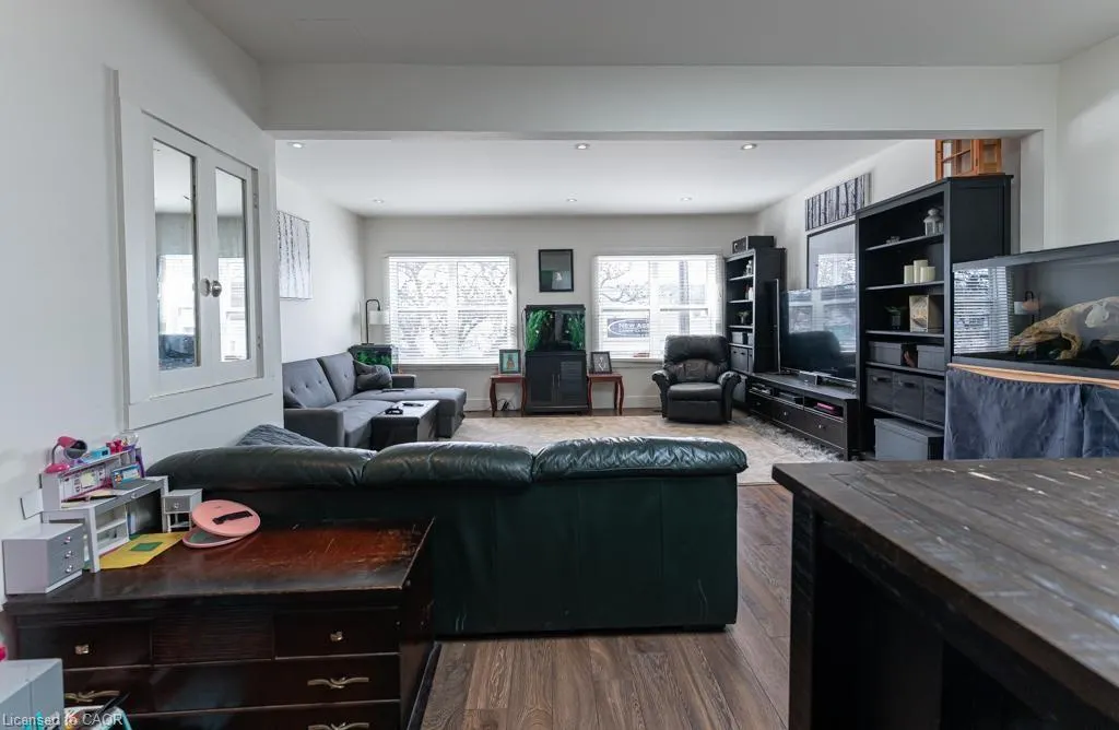 1441 Main Street E