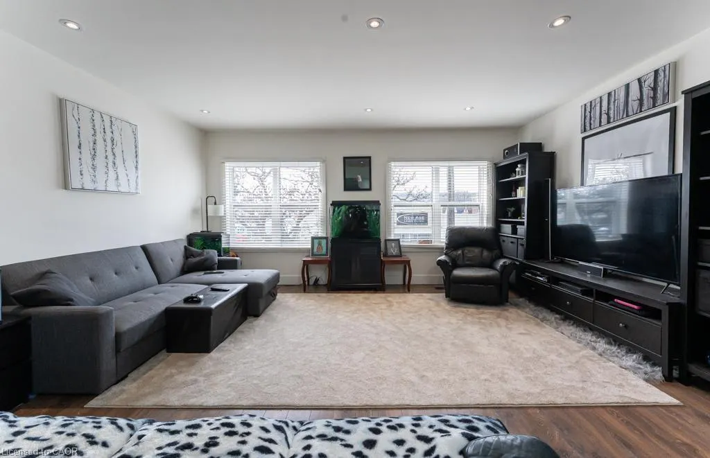 1441 Main Street E