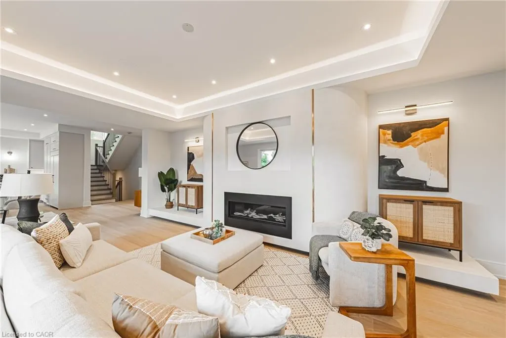 202 Queen Street W