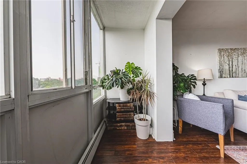 101 Queen Street S, #606