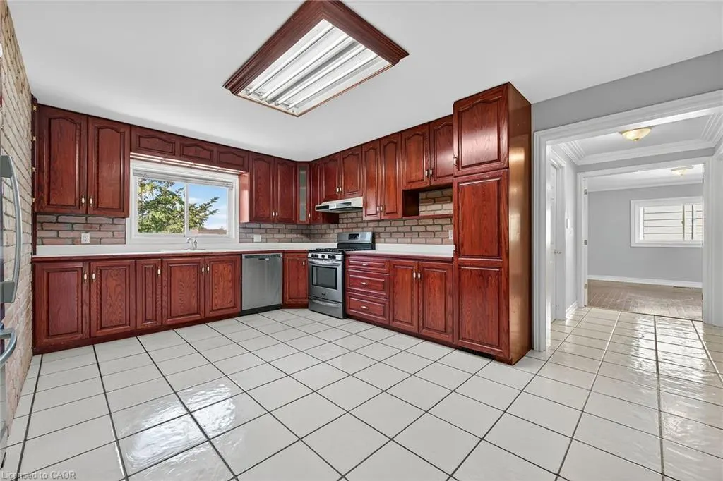 1008 Upper Wellington Street, #Upper Suite