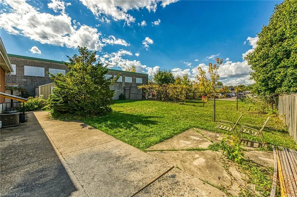 1008 Upper Wellington Street, #Upper Suite