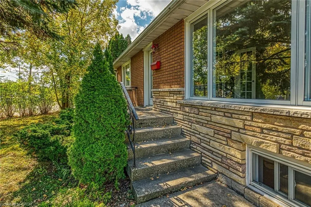 1008 Upper Wellington Street, #Upper Suite