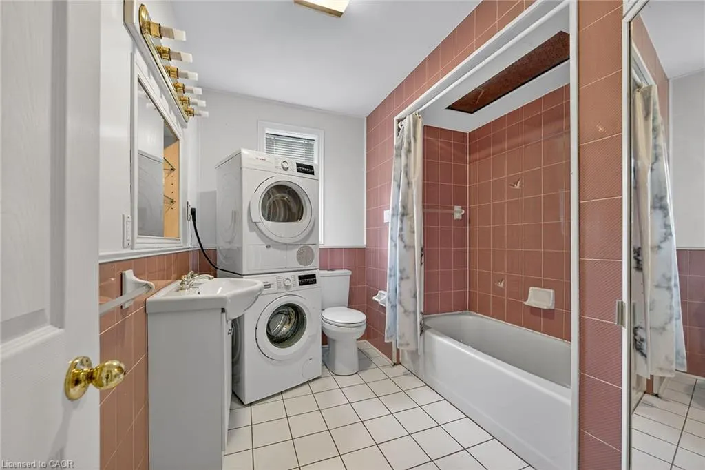1008 Upper Wellington Street, #Upper Suite