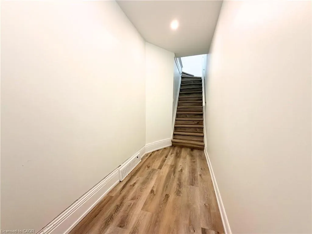 24-26 Cayuga Street, #26B