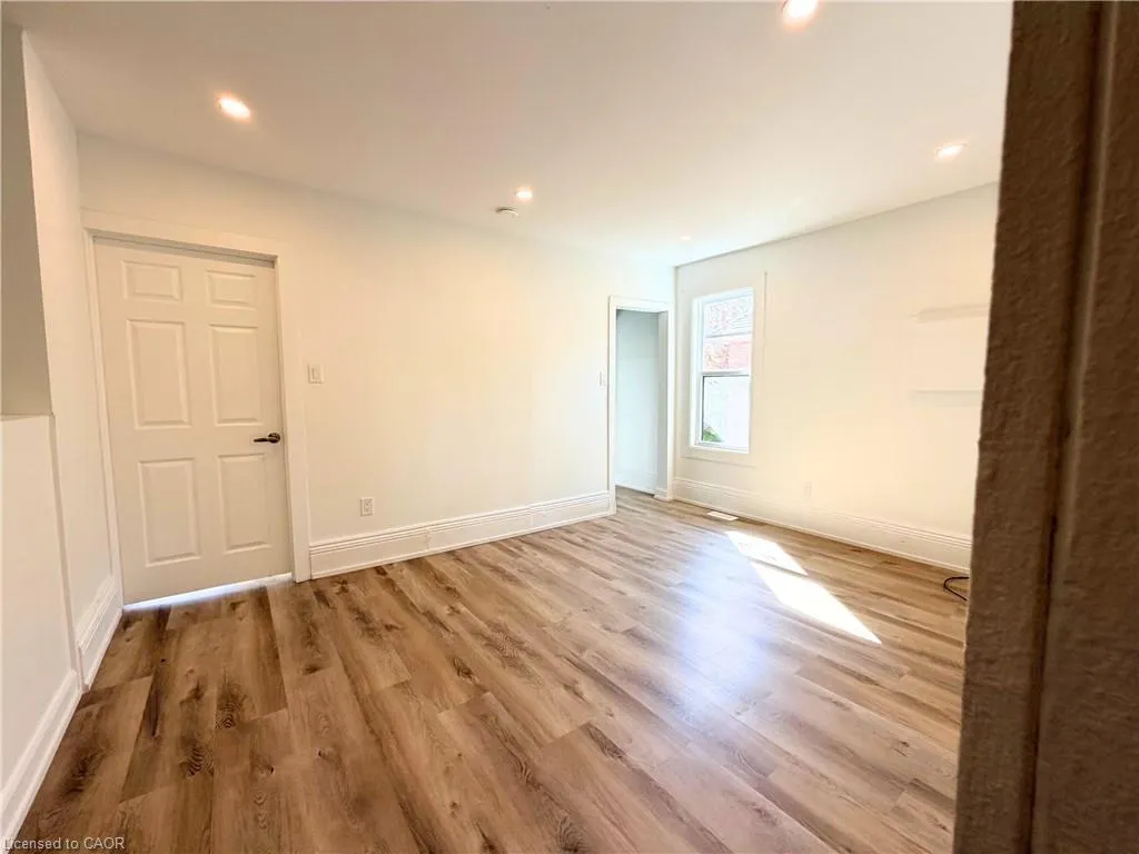 24-26 Cayuga Street, #26B