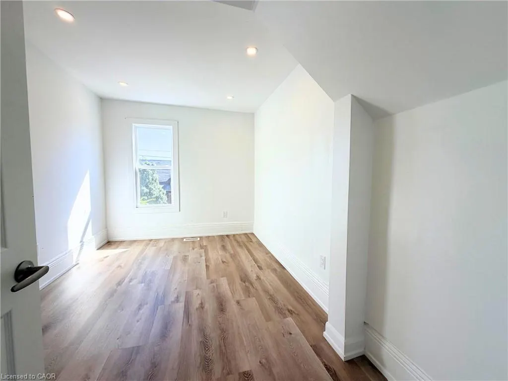 24-26 Cayuga Street, #26B