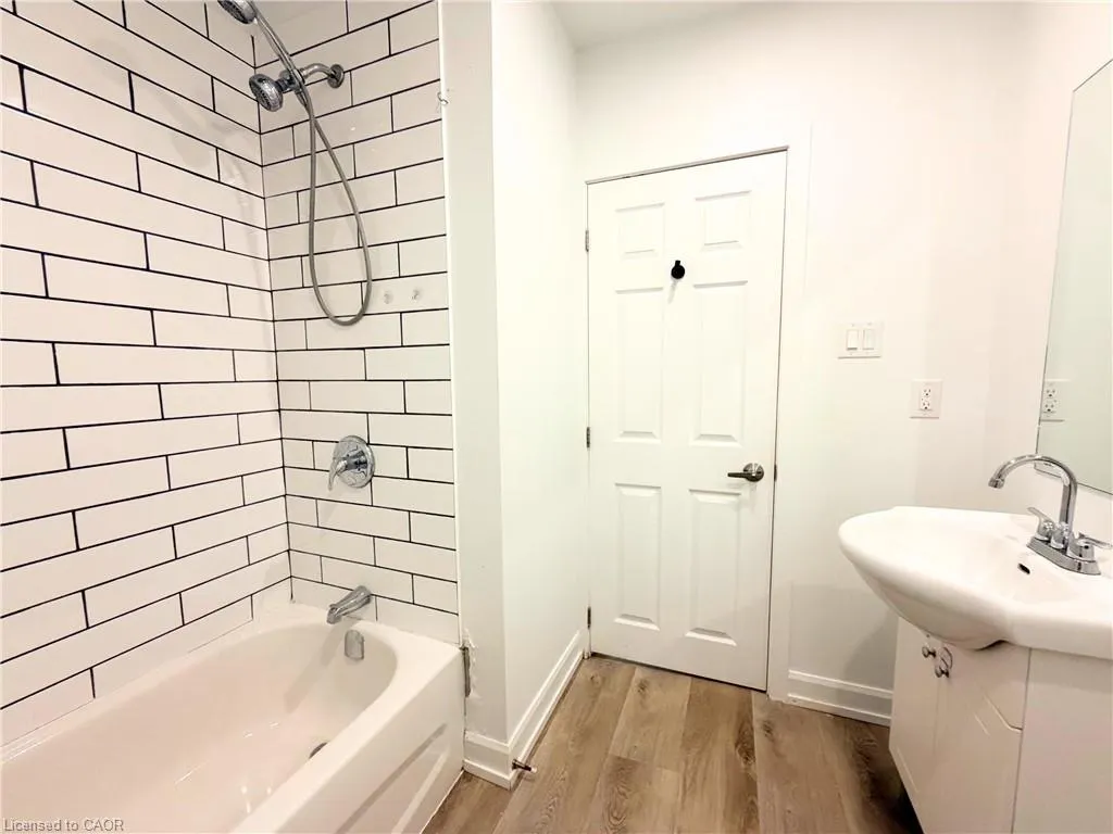 24-26 Cayuga Street, #26B