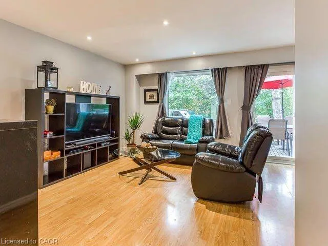 1004 Elizabeth Place, #Main & Upper