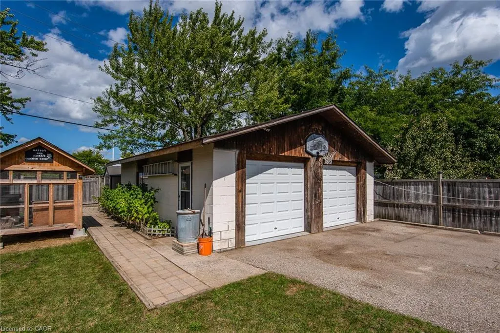 77 Roberts Crescent