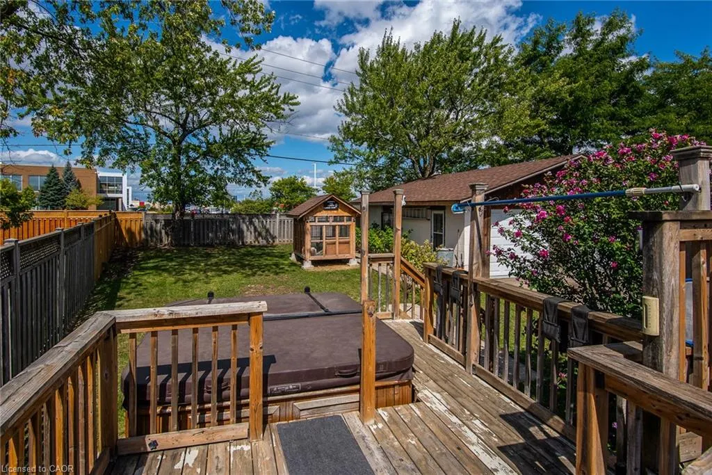 77 Roberts Crescent