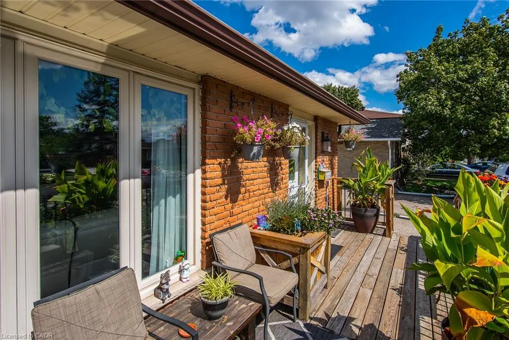 77 Roberts Crescent