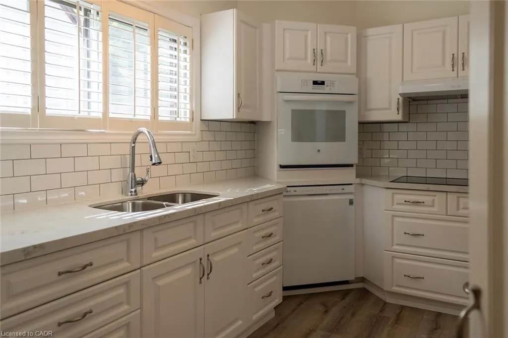 359 Queensdale Avenue E, #Upper