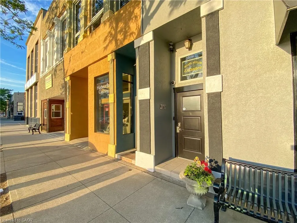 182 Front Street N, #UPPER