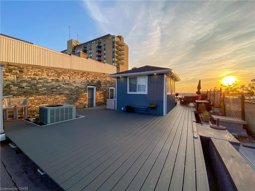 182 Front Street N, #UPPER