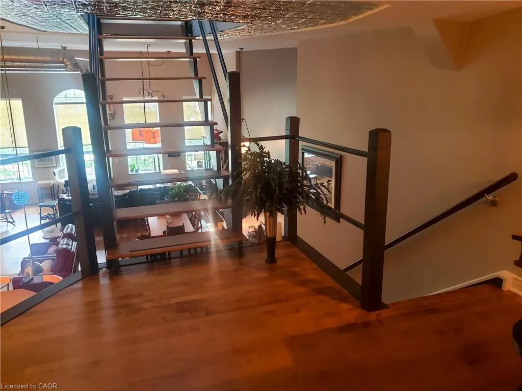 182 Front Street N, #UPPER