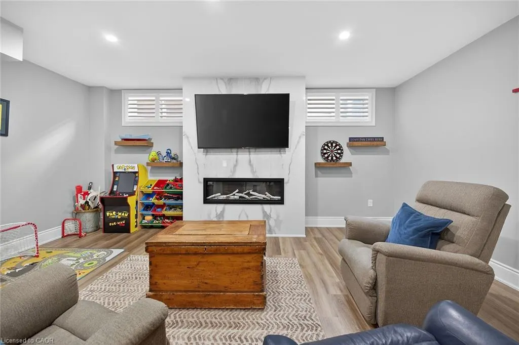 248 Cloverleaf Drive