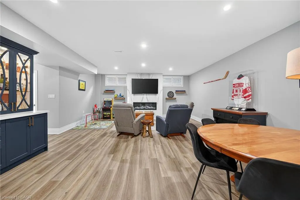 248 Cloverleaf Drive