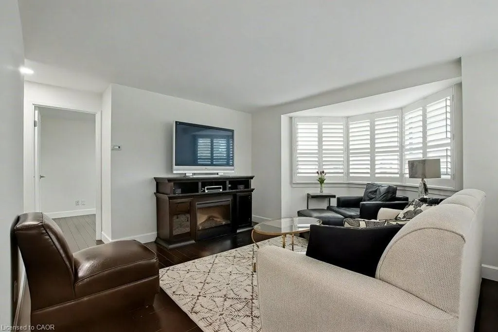 20 Ellen Street E, #203