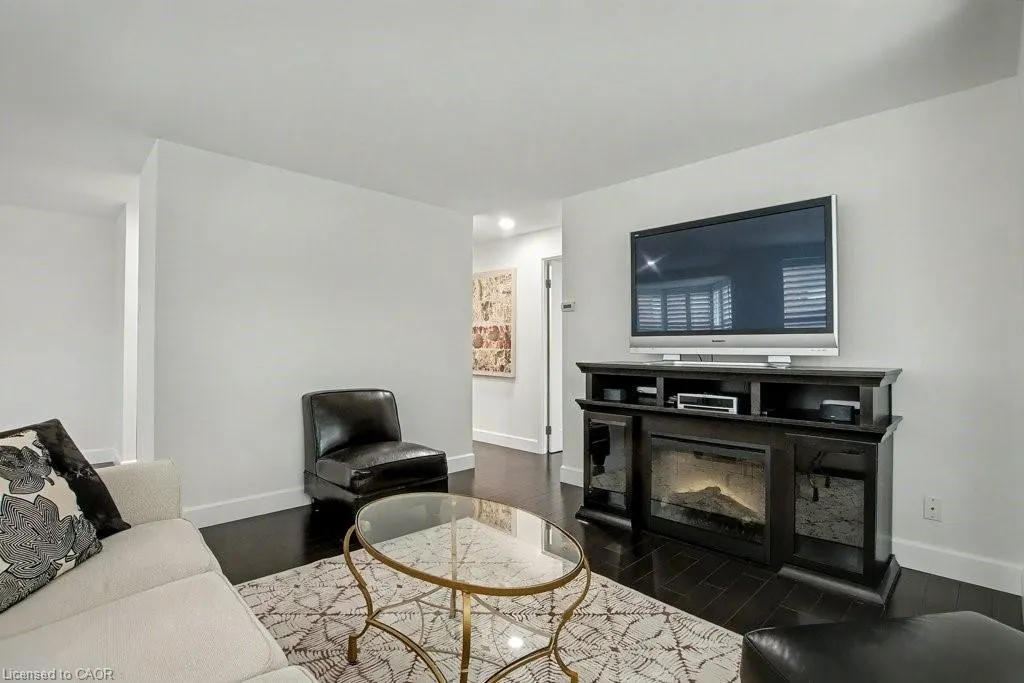 20 Ellen Street E, #203