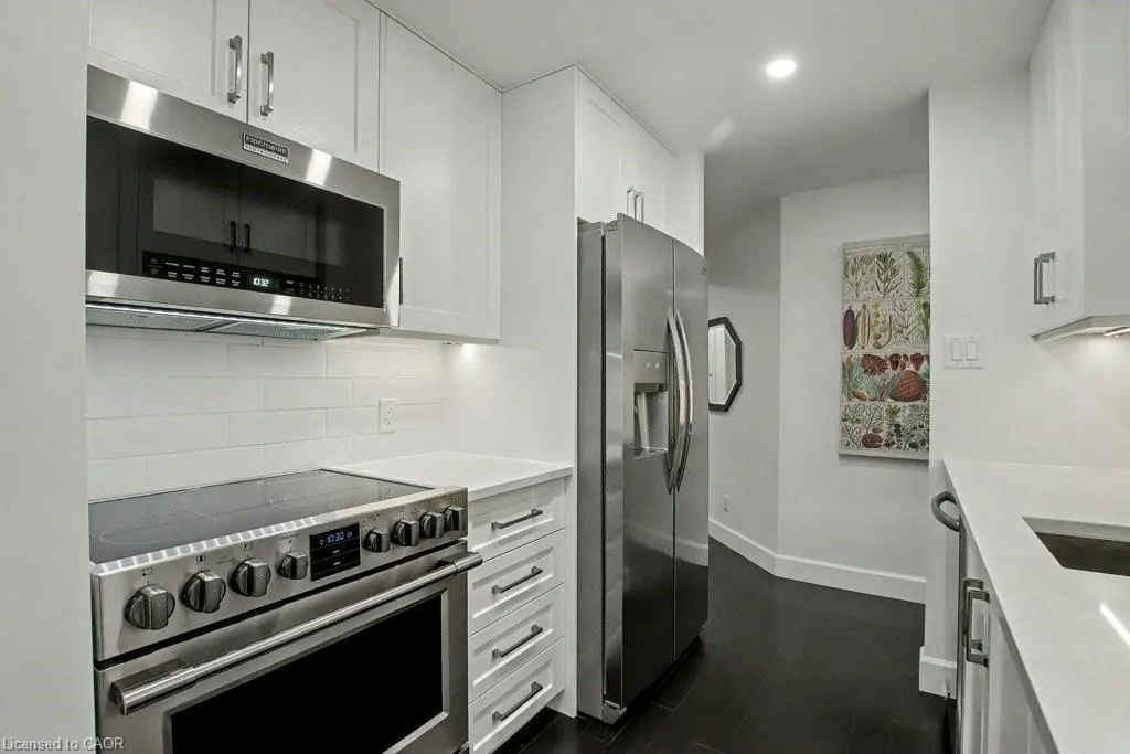 20 Ellen Street E, #203
