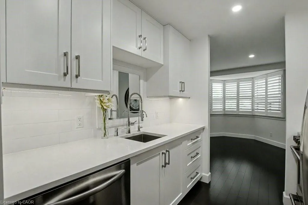 20 Ellen Street E, #203