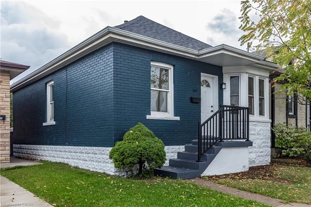 164 London Street N