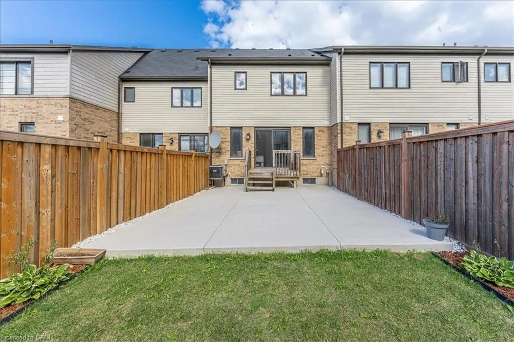 94 Crafter Crescent